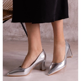 Bombas metálicas de prata no poste 2 Bombas metálicas de prata no poste 2