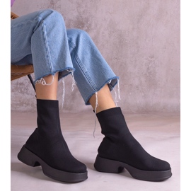 Botas pretas com uma parte superior flexível preto 1