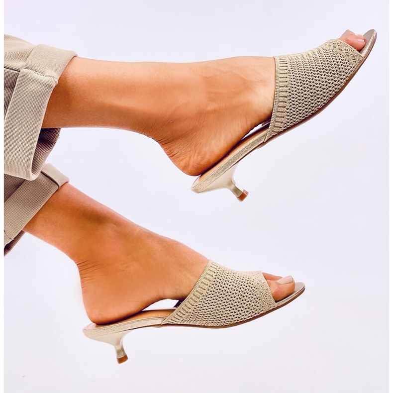 Flipes do Women's Openwork em ouro bege 1