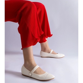 Sapatilhas brancas com acabamento fosco, fechadas com fivela branco 2