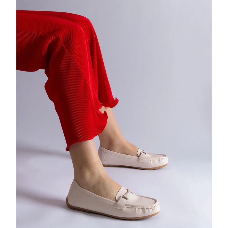 Supros de couro eco e ecológico bege com um ornamento 1