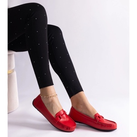 Mocassins clássicos vermelhos feitos de couro ecológico 1