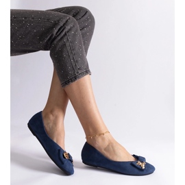 Sapatilhas azul marinho decoradas com laço e broche 1