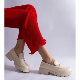 Mocassins femininos bege em couro ecológico 1