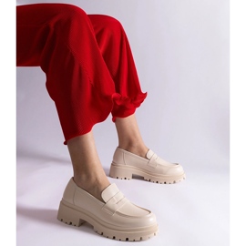 Mocassins femininos bege em couro ecológico 1