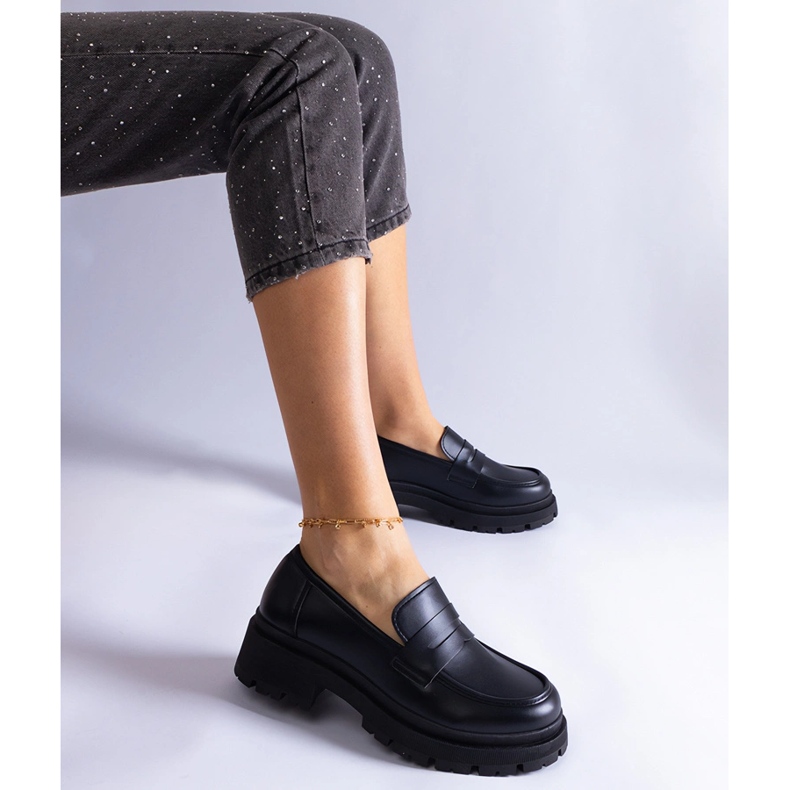 Mocassins pretos em couro ecológico 1