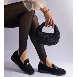 Mocassins das mulheres negras com camurça ecológica com uma corrente preto 1 Mocassins das mulheres negras com camurça ecológica com uma corrente preto 1