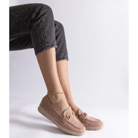 Mocassins femininos rosa com camurça ecológica com uma corrente 2