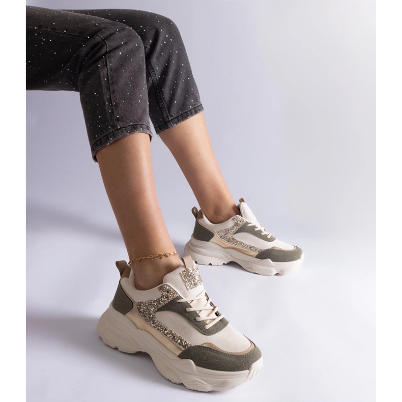 Tênis verde com detalhes em glitter 1