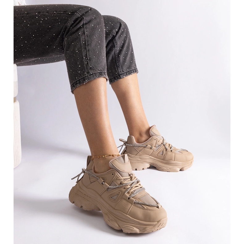 Tênis esportivos femininos bege escuro 1