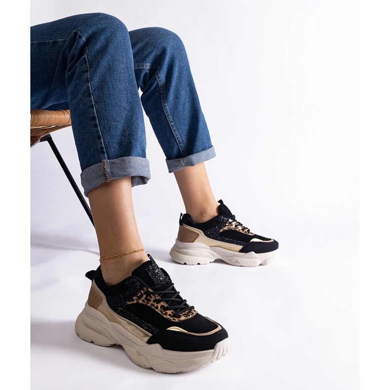 Tênis preto com inserções de glitter 1