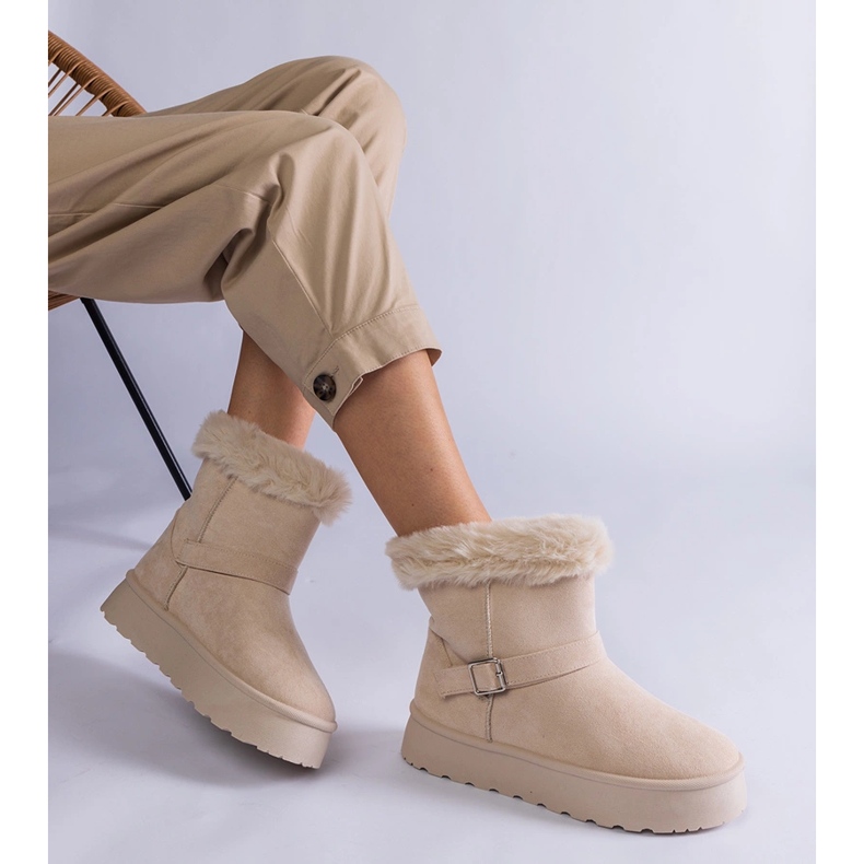Botas de neve isoladas bege decoradas com pele 1 Botas de neve isoladas bege decoradas com pele 1