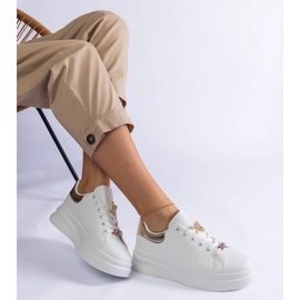 Tênis plataforma branco decorado com borboleta 1