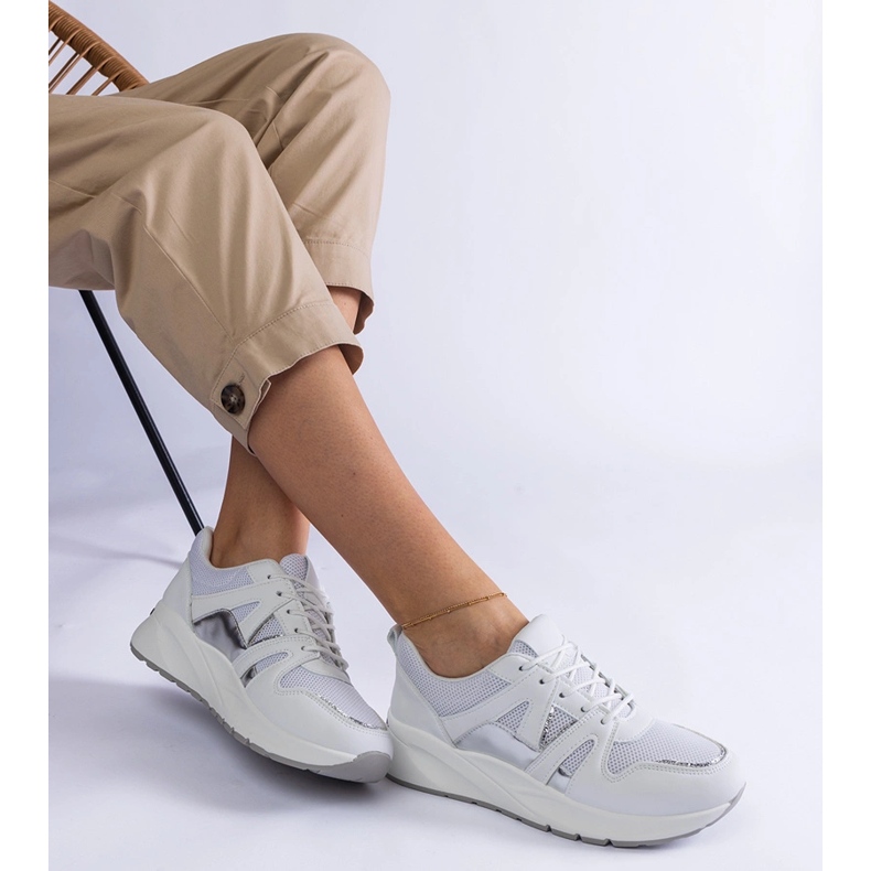 Tênis branco com sola grossa 1