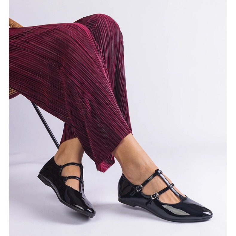Sapatilhas pretas envernizadas com fivela preto 1 Sapatilhas pretas envernizadas com fivela preto 1