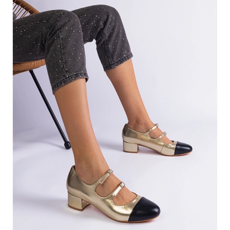 Bombas douradas em nariz preto dourado 1