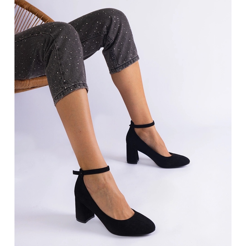 Bombas pretas no pilar ecológico preto 1