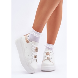 Tênis femininos com pinos brancos 2 Tênis femininos com pinos brancos 2