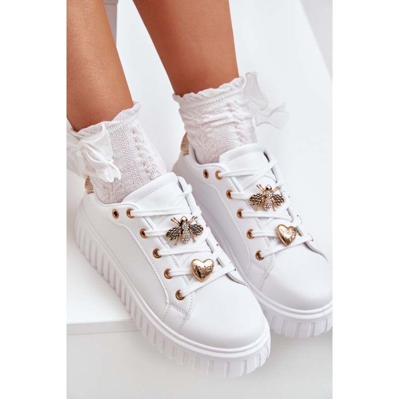 Tênis femininos com pinos brancos 2 Tênis femininos com pinos brancos 2
