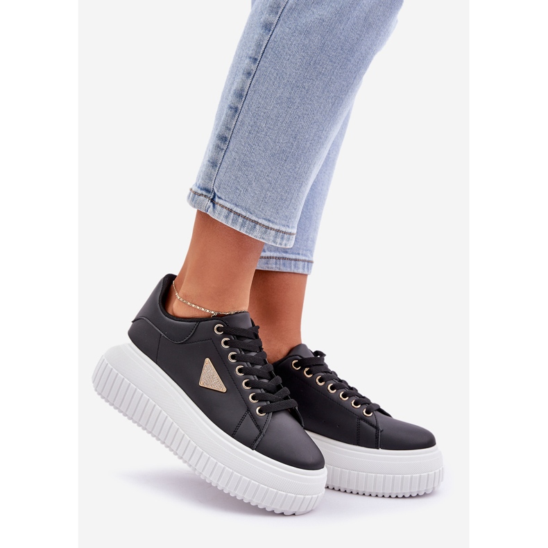 Tênis elegantes em uma enorme plataforma em preto e branco 1