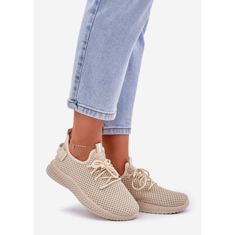 Slip -up feminino em sapatos esportivos bege 1