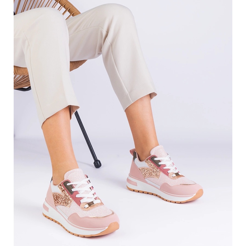 Tênis rosa na plataforma decorada com glitter 2