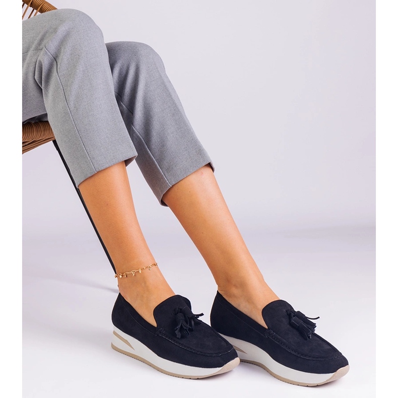 Mocas de mulheres negras na plataforma com franjas preto 1