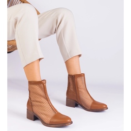 Botas de malha marrom no poste castanho 1