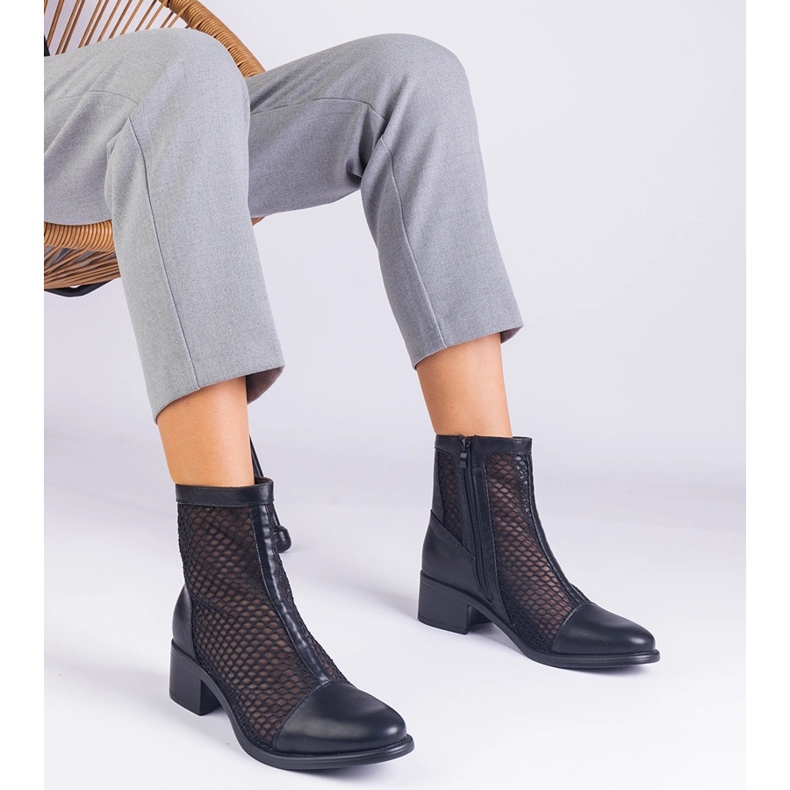 Botas de malha preta no post bege 1 Botas de malha preta no post bege 1