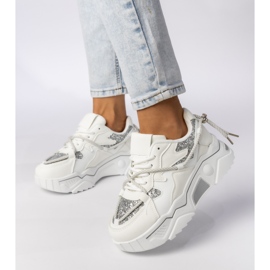 Tênis brancos esportivos femininos 1