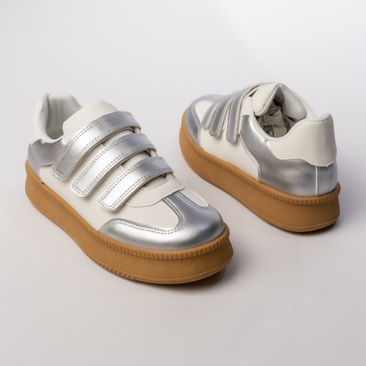 Tênis esportivos femininos e brancos de prata 1