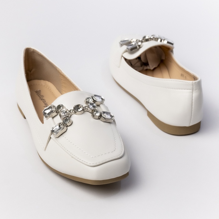 Mocas femininas com decorações brancas branco 1