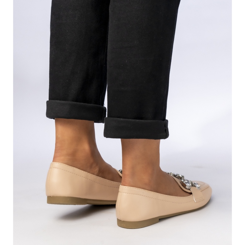 Mocassins femininos com decorações bege 1