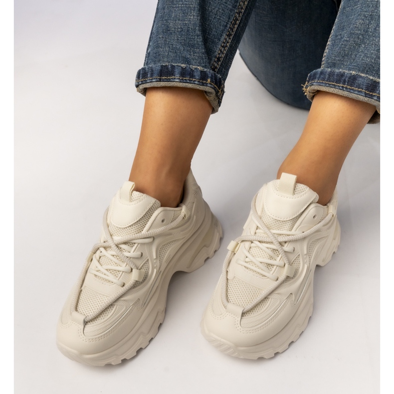 Tênis esportivos bege femininos 1