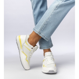 Tênis esportivos brancos femininos 1