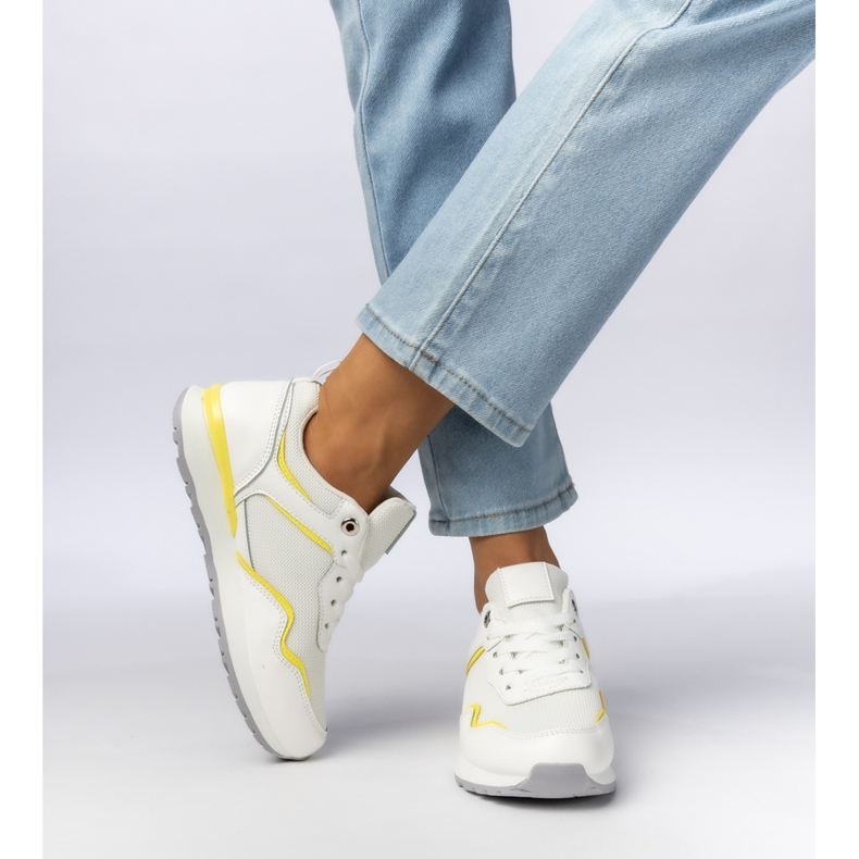 Tênis esportivos brancos femininos 1