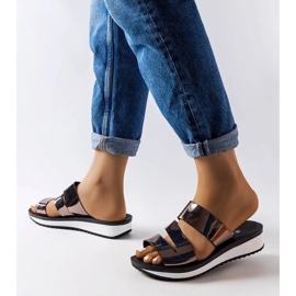 Mocassins femininos de couro preto com sola grossa 1