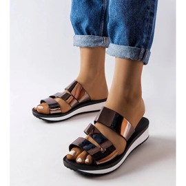 Mocassins femininos de couro preto com sola grossa 2