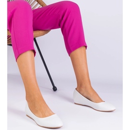 Ballerinas brancas em uma cunha escondida de eco -delas branco 1