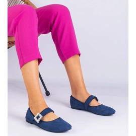 Ballerinas azuis da marinha decoradas com uma fivela com Crystaliki azul 1 Ballerinas azuis da marinha decoradas com uma fivela com Crystaliki azul 1