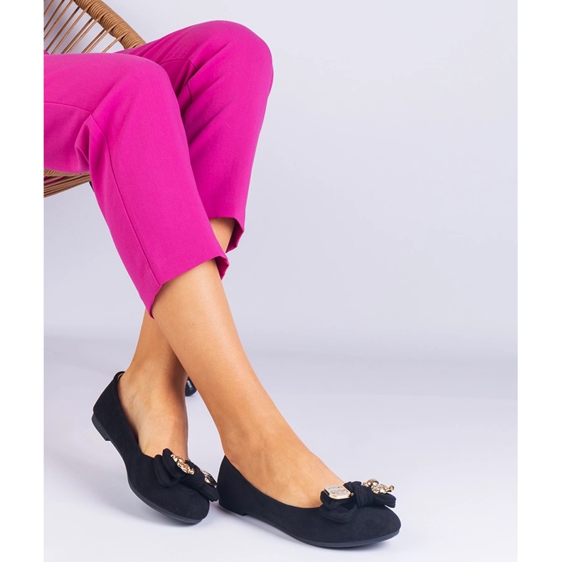 Bailarinas clássicas pretas com um arco preto 2