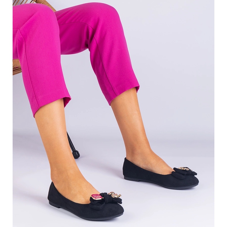 Bailarinas clássicas pretas com um arco preto 1