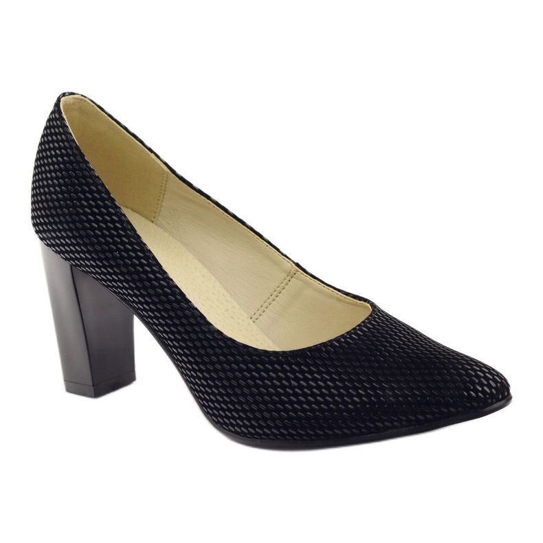 Bombas pretas em uma barra 138 preto 1