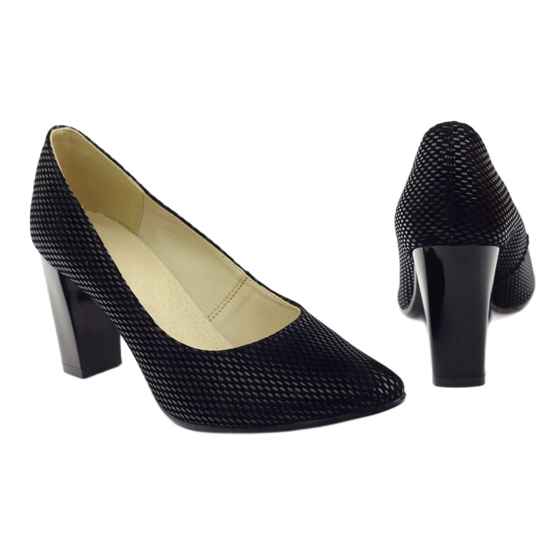 Bombas pretas em uma barra 138 preto 4