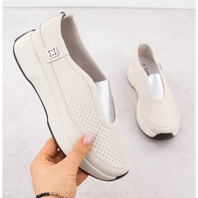 Sapatos deslizantes para mulheres confortáveis ​​em couro bege t.sokolski 456 1