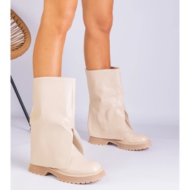 Botas bege com uma parte superior dobrada 2