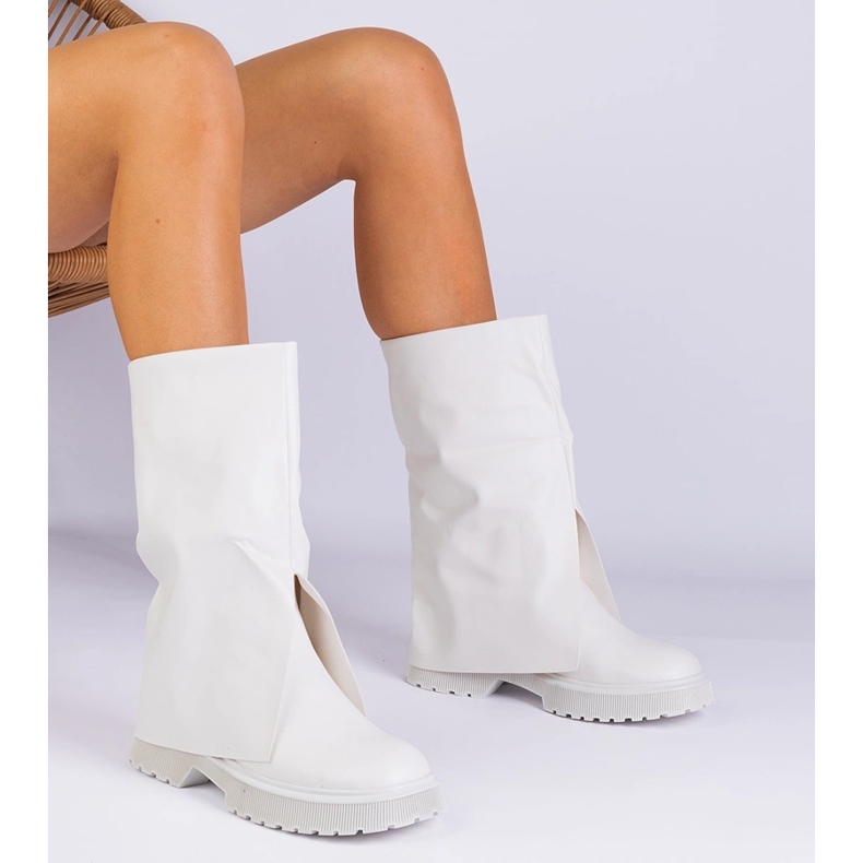 Botas brancas com uma parte superior quebrada branco 1