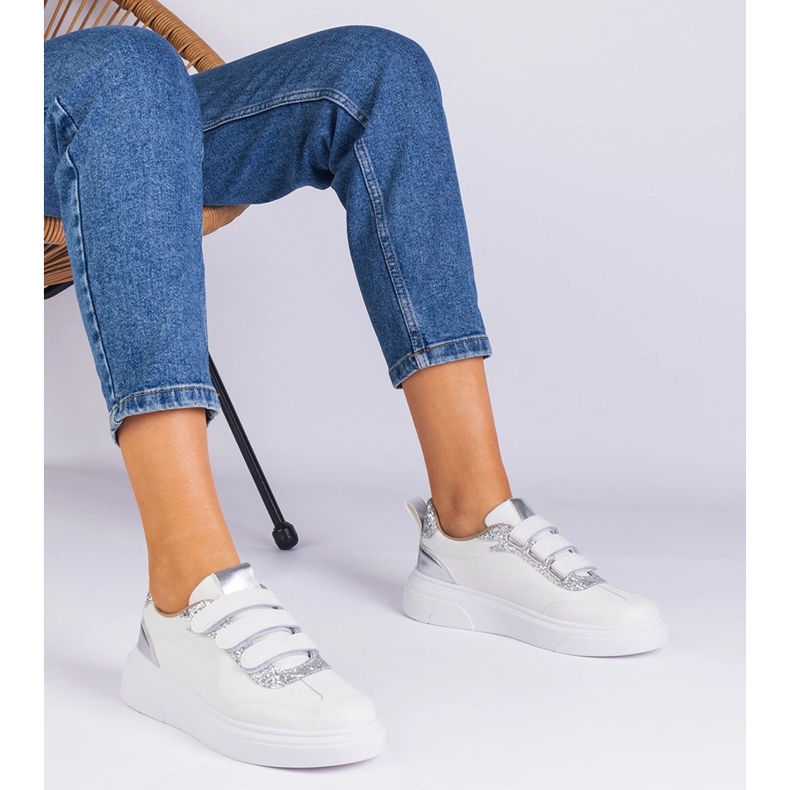 Tênis brancos e prateados femininos para velcro decorados com glitter 1