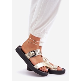 Flipers de couro feminino na plataforma Zazoo 3024 Zloty dourado 1