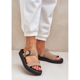 Flip de camurça feminina na plataforma bege zazoo 3024 2